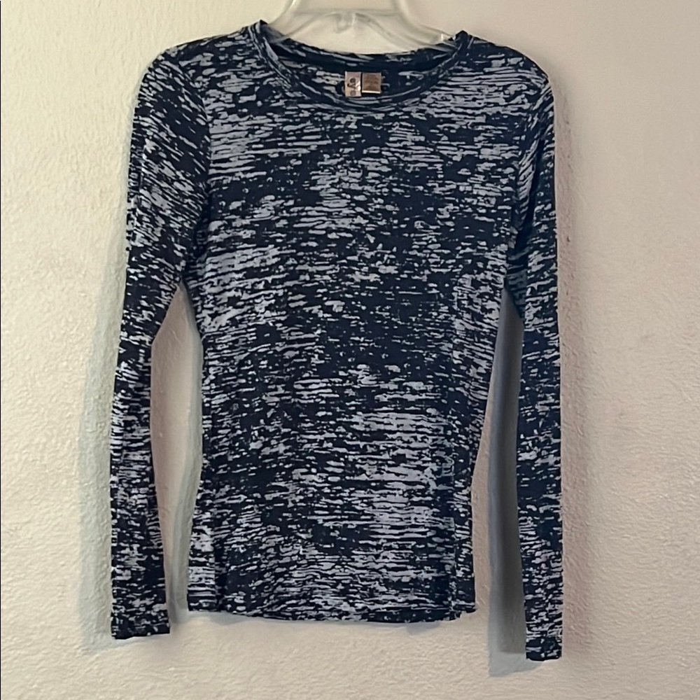 Eyeshadow Fitted Long Sleeve Tee Women’s Medium